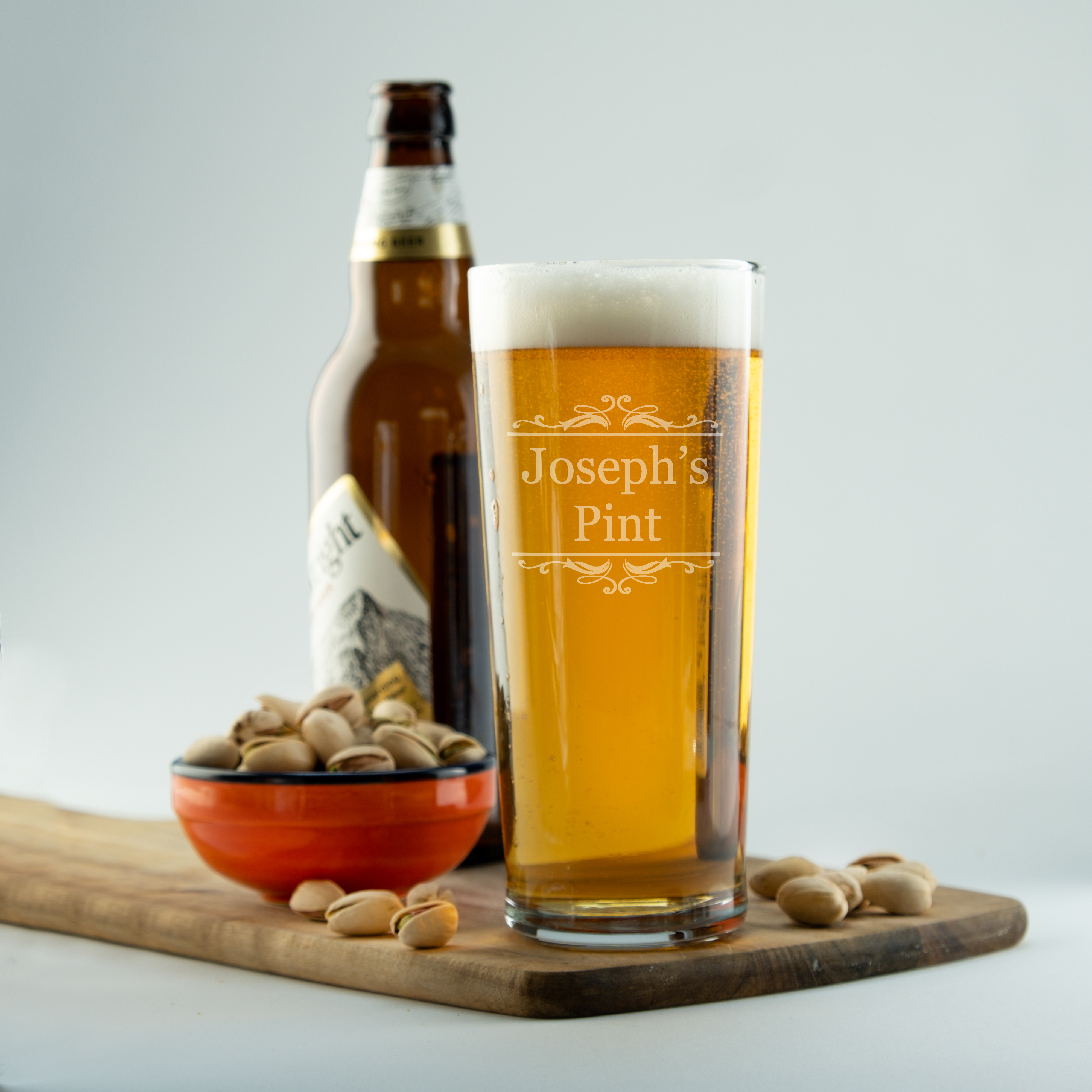 Traditional style pint glass